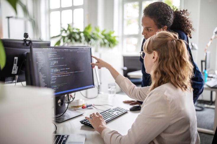 Студент обучается в онлайн школе Unit Stiq